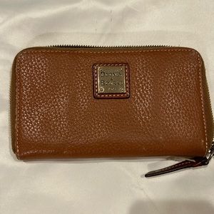 Dooney & Bourke wallet